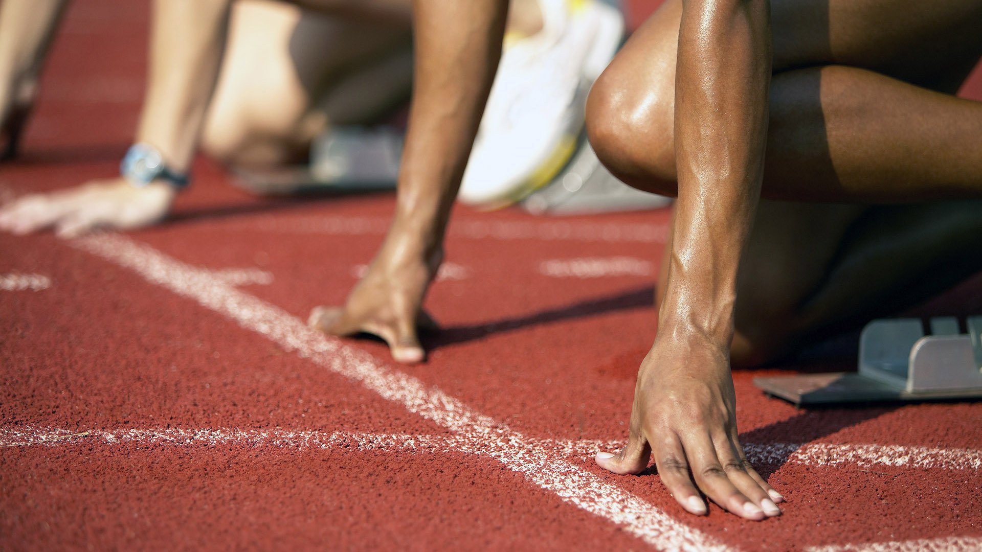 攀岩赛事吸引更多年轻人参与，攀岩比赛的规则是什么