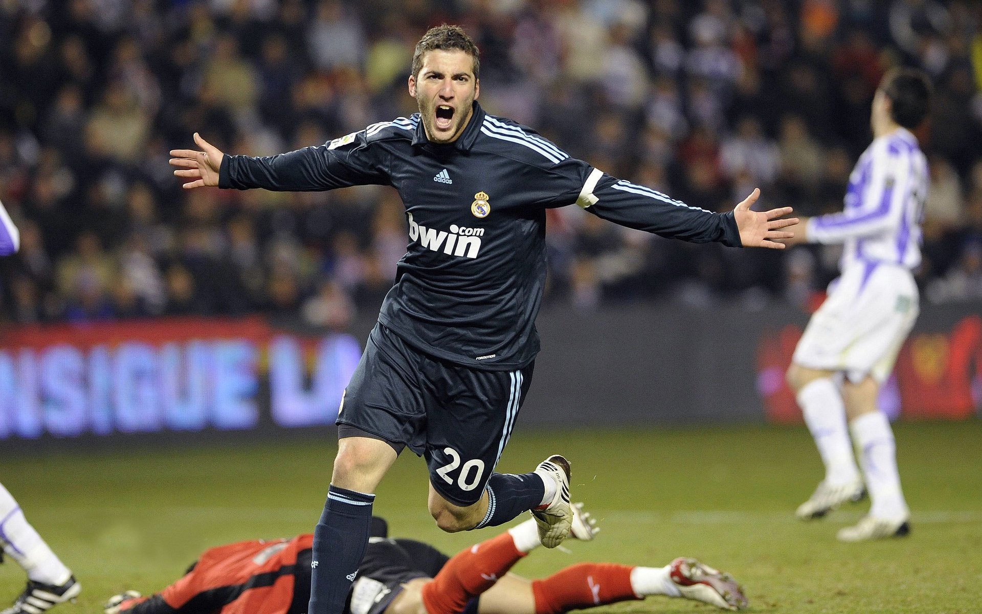 法甲新星闪耀：未来之光照耀绿茵场！，未来之星足球队